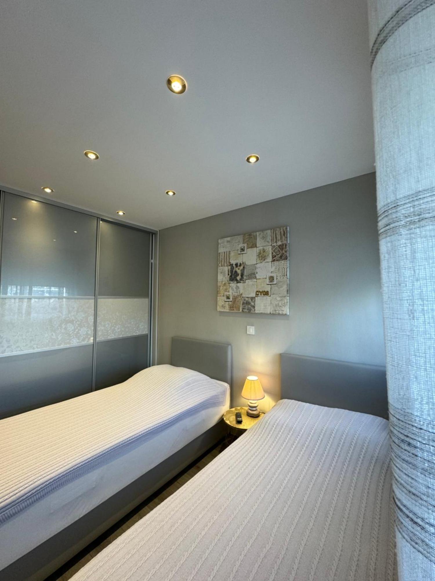 Astra With Private Parking Apartman Split